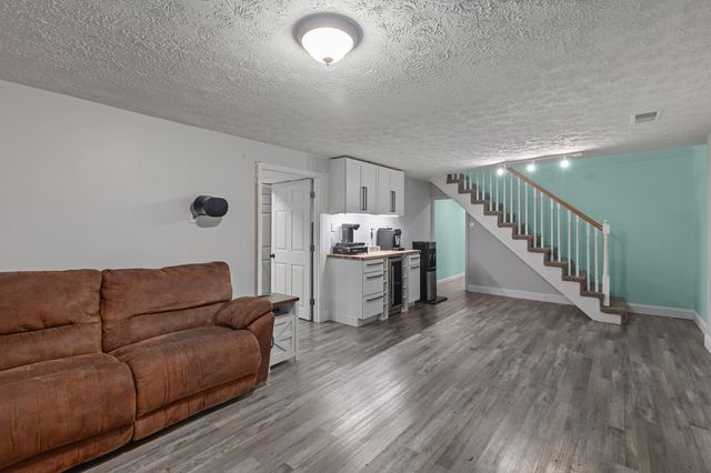 28 Churchill Drive, Winchester, KY 40391