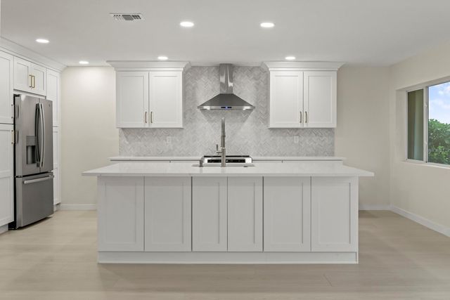 2703 LANCASTER DRIVE, Sun City Center, FL 33573
