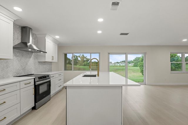 2703 LANCASTER DRIVE, Sun City Center, FL 33573