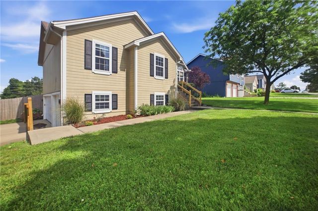 11131 N Lewis Avenue, Kansas City, MO 64157