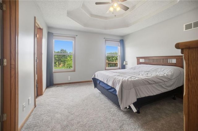 11131 N Lewis Avenue, Kansas City, MO 64157