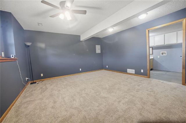 11131 N Lewis Avenue, Kansas City, MO 64157