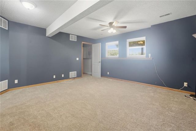 11131 N Lewis Avenue, Kansas City, MO 64157