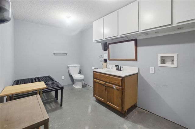 11131 N Lewis Avenue, Kansas City, MO 64157