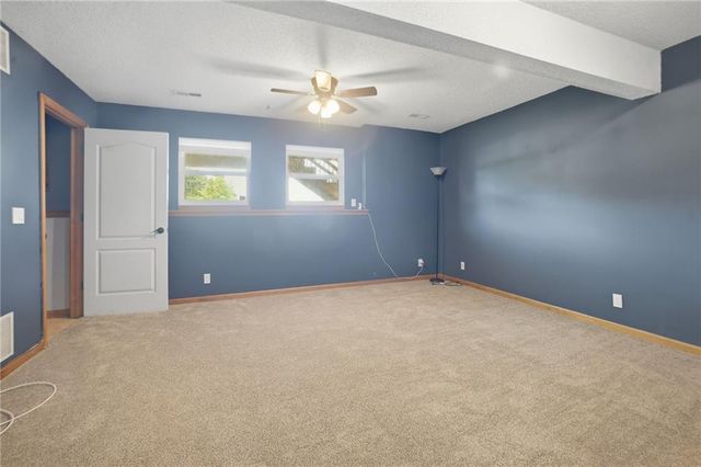 11131 N Lewis Avenue, Kansas City, MO 64157