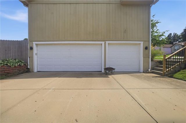 11131 N Lewis Avenue, Kansas City, MO 64157