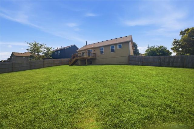 11131 N Lewis Avenue, Kansas City, MO 64157