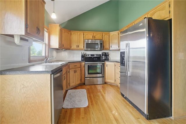 11131 N Lewis Avenue, Kansas City, MO 64157