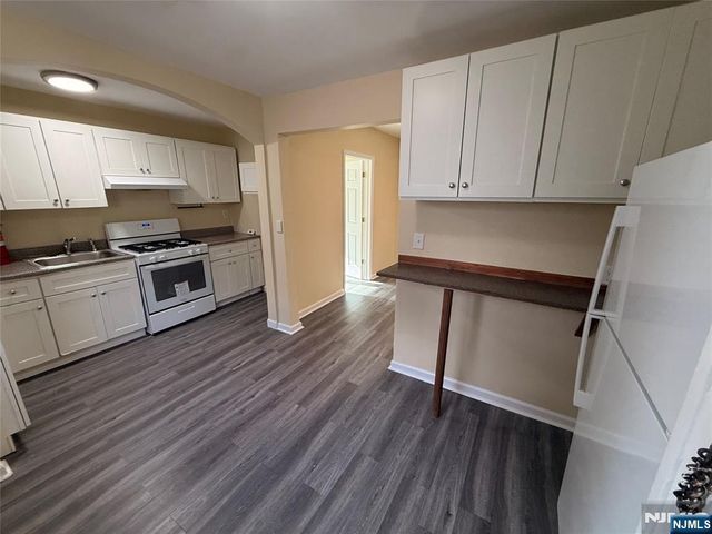 17 Westview Terrace, Teaneck, NJ 07666