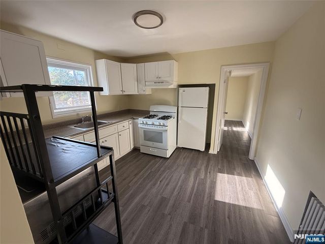 17 Westview Terrace, Teaneck, NJ 07666