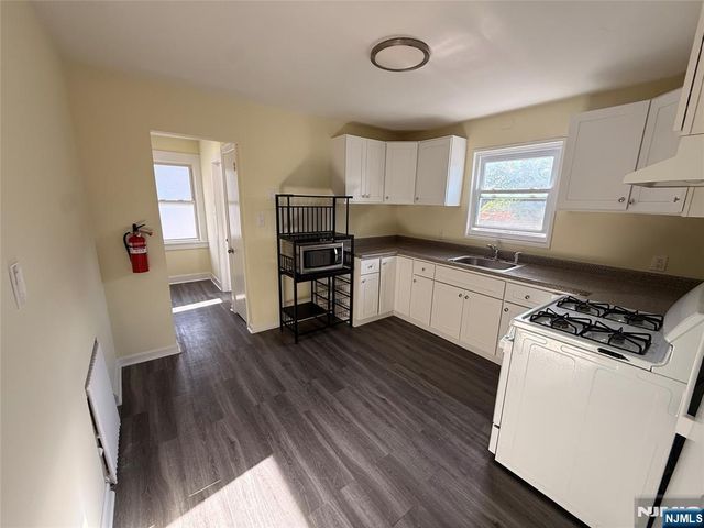 17 Westview Terrace, Teaneck, NJ 07666
