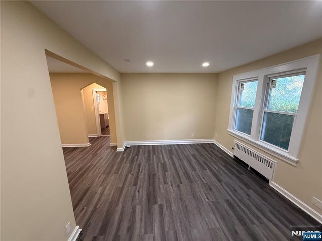 17 Westview Terrace, Teaneck, NJ 07666