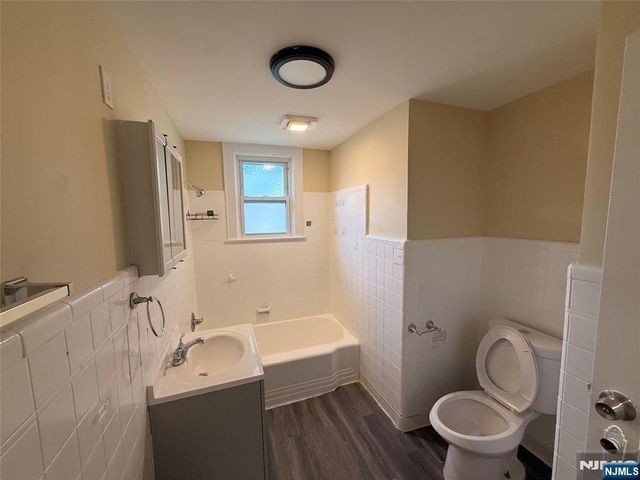 17 Westview Terrace, Teaneck, NJ 07666