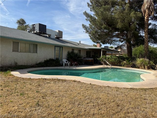 1904 Stonehaven Drive, Las Vegas, NV 89108