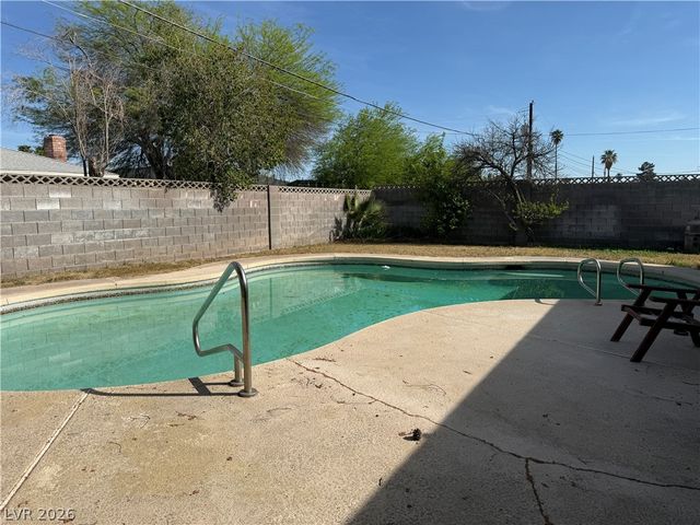 1904 Stonehaven Drive, Las Vegas, NV 89108