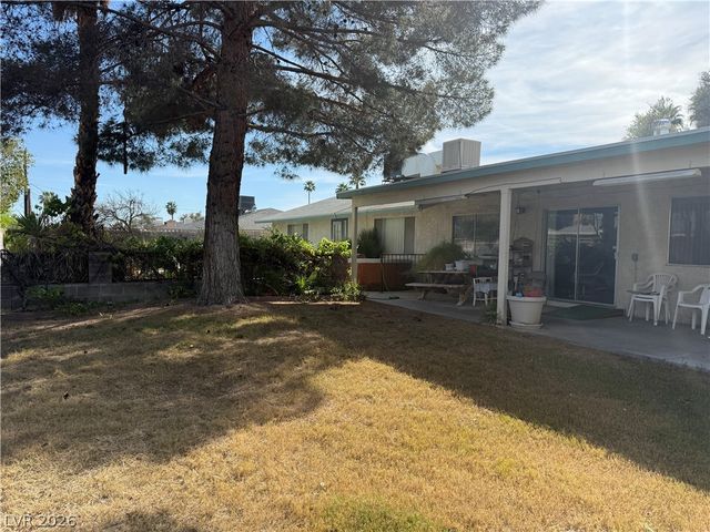 1904 Stonehaven Drive, Las Vegas, NV 89108