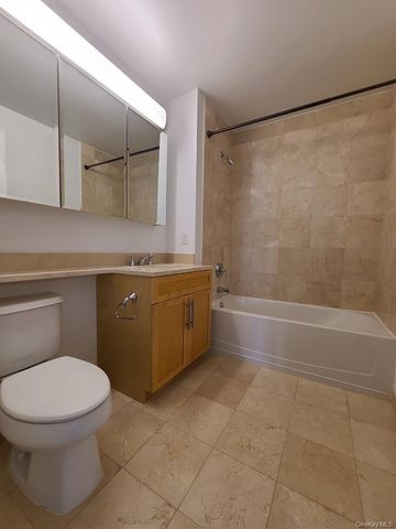 4022 College Point Boulevard 12D, Flushing, NY 11354