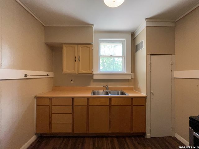 413 E Courtland Pl Unit 4, San Antonio, TX 78212