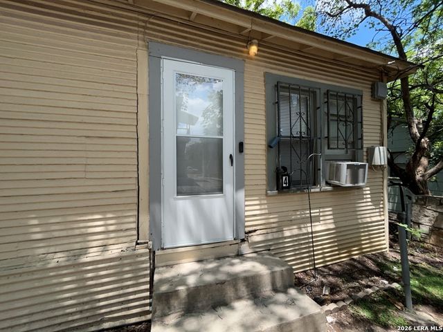 413 E Courtland Pl Unit 4, San Antonio, TX 78212