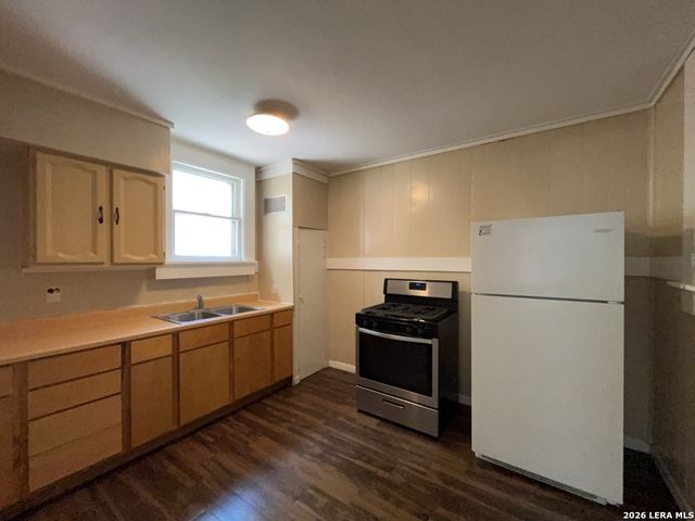 413 E Courtland Pl Unit 4, San Antonio, TX 78212