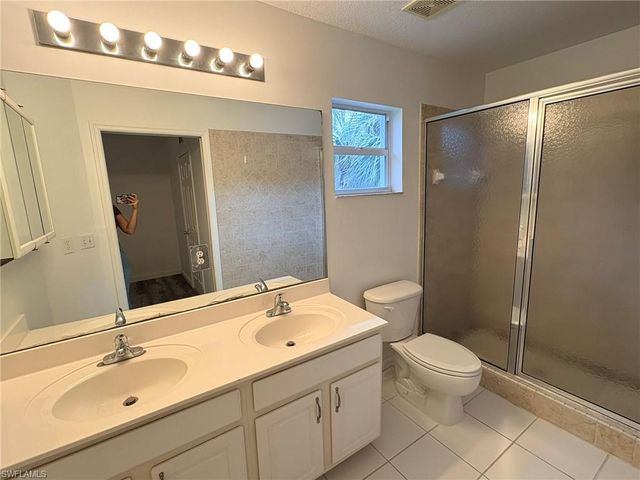 8079 Pacific Beach DR, Fort Myers, FL 33996