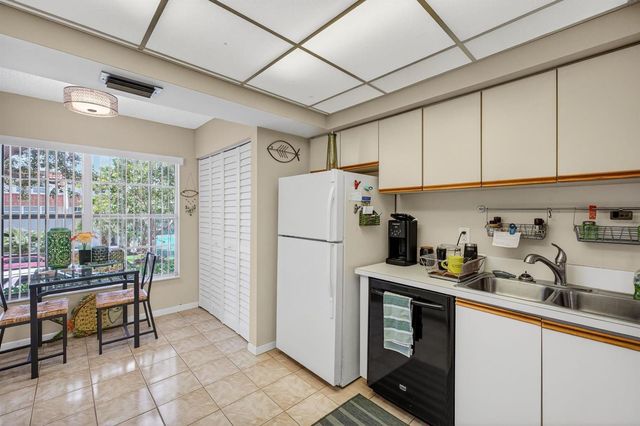 2121 S Ocean Boulevard 506, Lauderdale By The Sea, FL 33062
