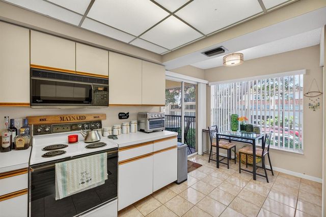 2121 S Ocean Boulevard 506, Lauderdale By The Sea, FL 33062