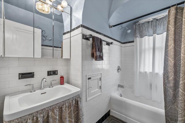 4971 Idlewild AVENUE, Whitefish Bay, WI 53217