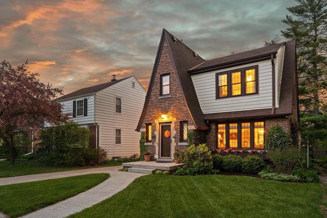4971 Idlewild AVENUE, Whitefish Bay, WI 53217