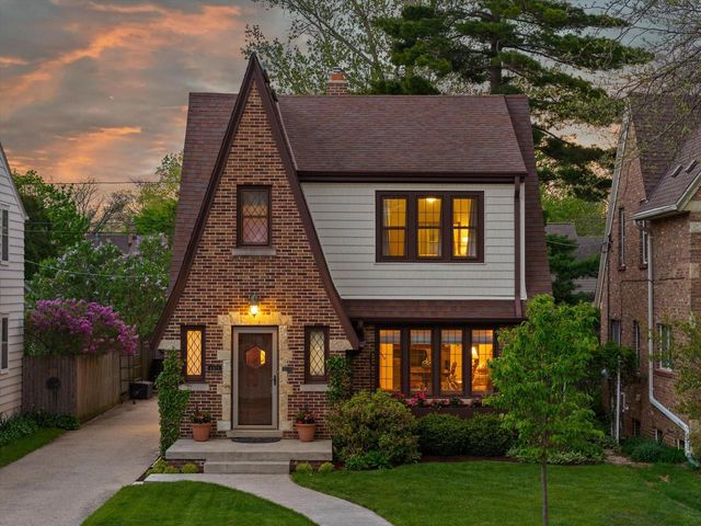 4971 Idlewild AVENUE, Whitefish Bay, WI 53217