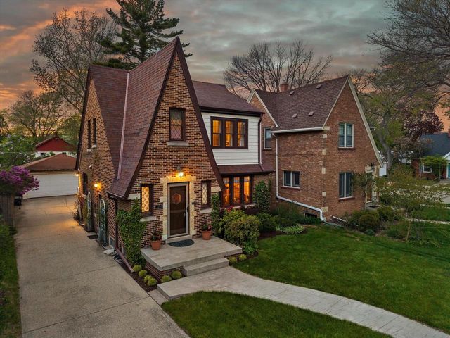4971 Idlewild AVENUE, Whitefish Bay, WI 53217