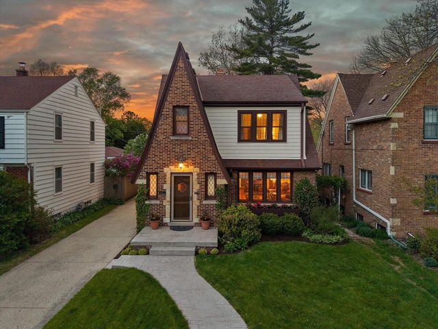 4971 Idlewild AVENUE, Whitefish Bay, WI 53217