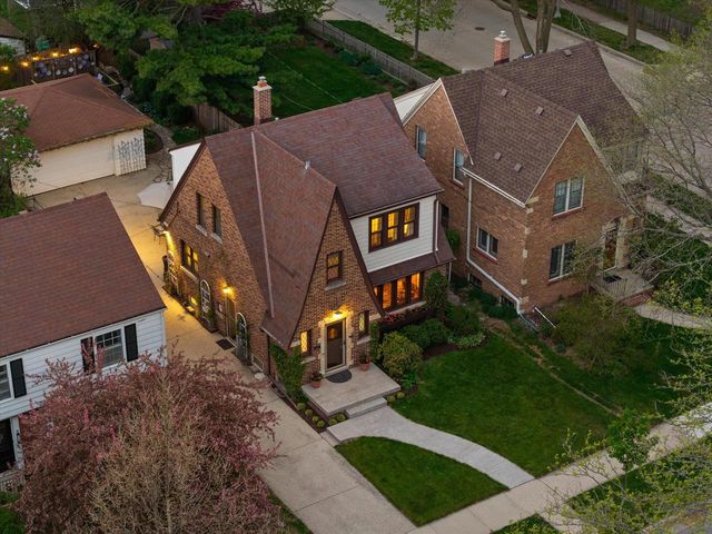 4971 Idlewild AVENUE, Whitefish Bay, WI 53217