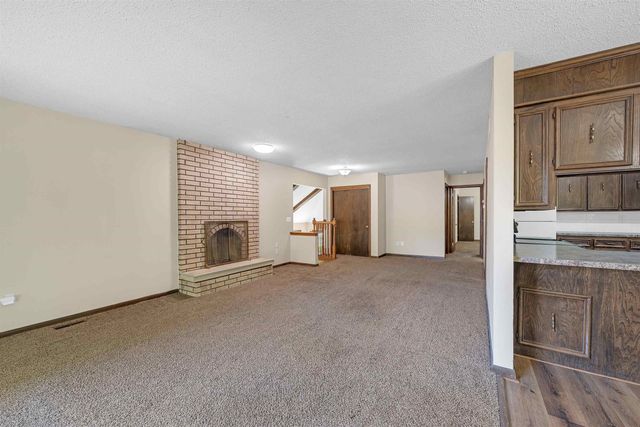 1671 N Maybelle St, Wichita, KS 67212