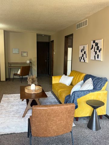 1671 N Maybelle St, Wichita, KS 67212