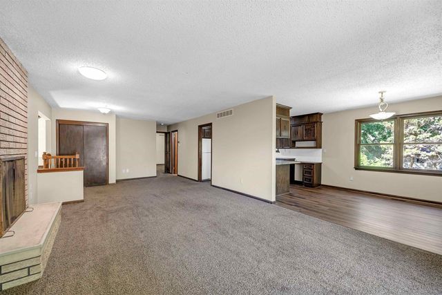 1671 N Maybelle St, Wichita, KS 67212