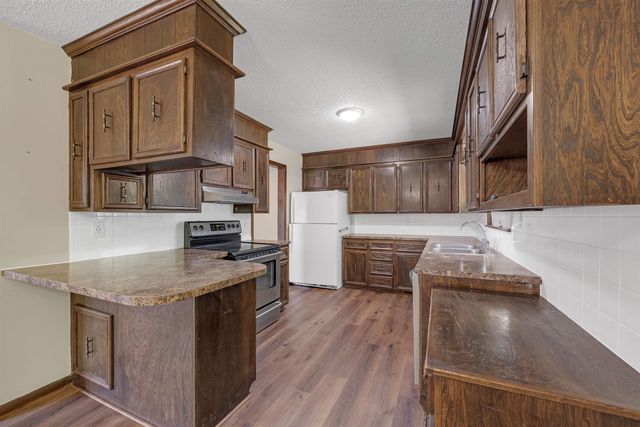 1671 N Maybelle St, Wichita, KS 67212