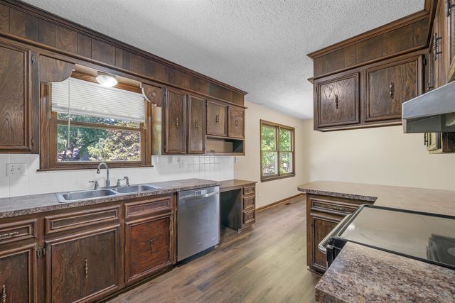 1671 N Maybelle St, Wichita, KS 67212