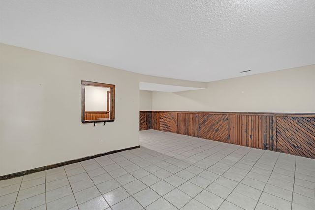 1671 N Maybelle St, Wichita, KS 67212