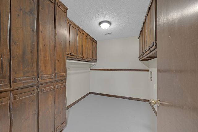 1671 N Maybelle St, Wichita, KS 67212