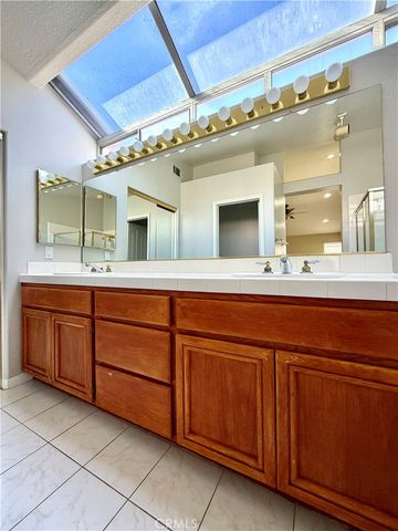 256 Ocho Rios, Oak Park, CA 91377