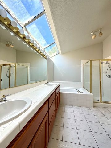256 Ocho Rios, Oak Park, CA 91377
