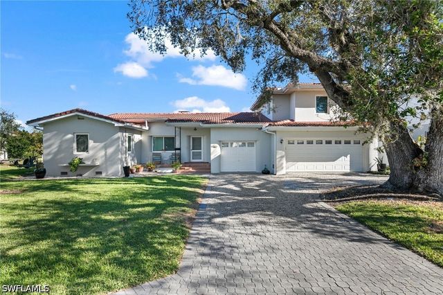 2295 Harbor RD, Naples, FL 34104