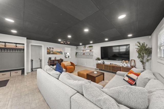 218 S Chesterfield Road, Columbus, OH 43209