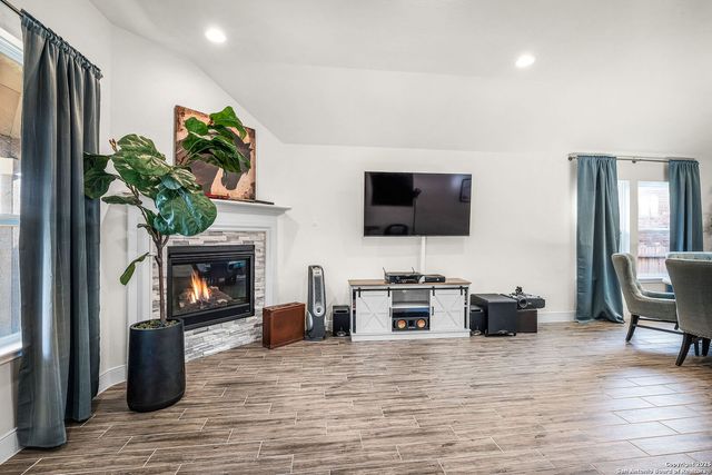 2263 Bluewood, New Braunfels, TX 78132