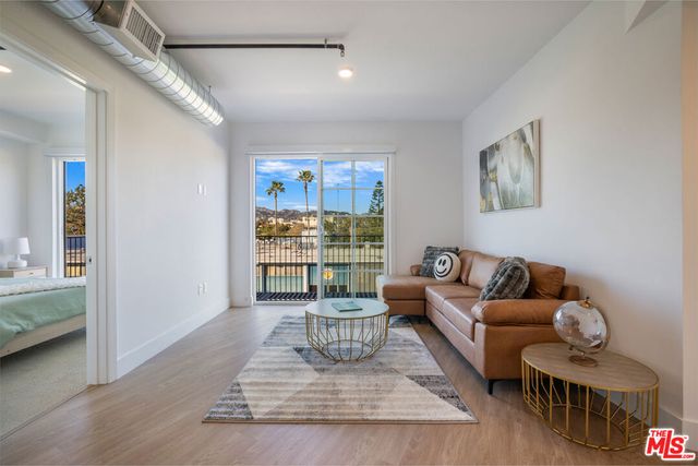 1221 Myra Avenue 423, Los Angeles, CA 90029