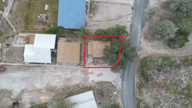 100 WHITE POINT Trai, Sandia, TX 78383