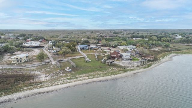 100 WHITE POINT Trai, Sandia, TX 78383