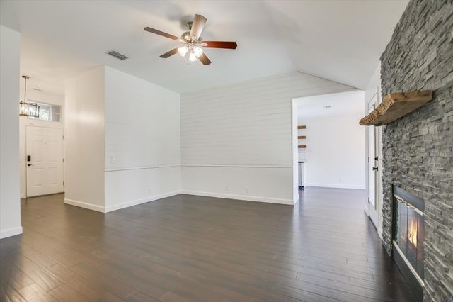 906 Iris DR, Georgetown, TX 78626