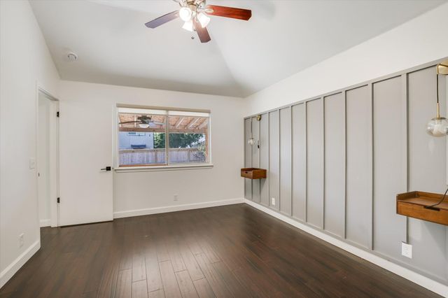 906 Iris DR, Georgetown, TX 78626